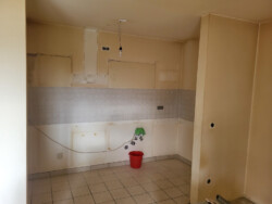 Renovierungsanstrich mit Nikotinfarbe - vorher