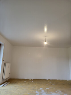 Renovierungsanstrich mit Nikotinfarbe - nachher